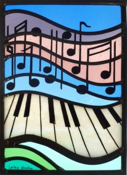 vitrail traditionnel,vitrail au plomb,Vitrail,Chartres,galerie du vitrail,vitraux,vente de vitraux en ligne, centre,eure et loir,eure et loire, cathédrale, Jacques Loire, Gabriel Loire, piano, musique