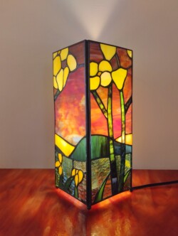 Vitrail,Chartres,lampe Tiffany,lampe vitrail,galerie du vitrail,vitraux,vente de vitraux en ligne, centre,eure et loir,eure et loire, fleur, fleurs, art deco, art nouveau
