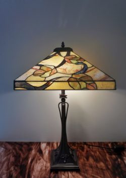 Vitrail,Chartres,lampe Tiffany,lampe vitrail,galerie du vitrail,vitraux,vente de vitraux en ligne, centre,eure et loir,eure et loire, fleur, fleurs, art deco, art nouveau