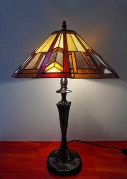 Vitrail,Chartres,lampe Tiffany,lampe vitrail,galerie du vitrail,vitraux,vente de vitraux en ligne, centre,eure et loir,eure et loire, fleur, fleurs, art deco, art nouveau