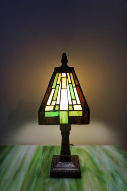Vitrail,Chartres,lampe Tiffany,lampe vitrail,galerie du vitrail,vitraux,vente de vitraux en ligne, centre,eure et loir,eure et loire, fleur, fleurs, art deco, art nouveau