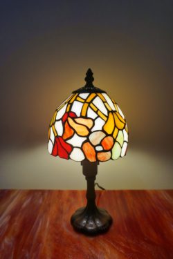 Vitrail,Chartres,lampe Tiffany,lampe vitrail,galerie du vitrail,vitraux,vente de vitraux en ligne, centre,eure et loir,eure et loire, fleur, fleurs