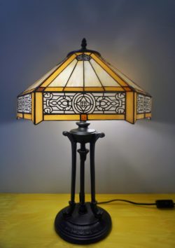 Vitrail,Chartres,lampe Tiffany,lampe vitrail,galerie du vitrail,vitraux,vente de vitraux en ligne, centre,eure et loir,eure et loire, fleur, fleurs, art deco, art nouveau