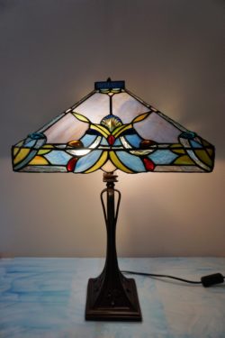Vitrail,Chartres,lampe Tiffany,lampe vitrail,galerie du vitrail,vitraux,vente de vitraux en ligne, centre,eure et loir,eure et loire, fleur, fleurs, art deco, art nouveau