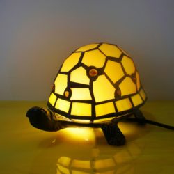 Vitrail,Chartres,lampe Tiffany,lampe vitrail,galerie du vitrail,vitraux,vente de vitraux en ligne, centre,eure et loir,eure et loire, art deco, art nouveau, tortue