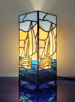 Vitrail,Chartres,lampe Tiffany,lampe vitrail,galerie du vitrail,vitraux,vente de vitraux en ligne, centre,eure et loir,eure et loire, fleur, fleurs, art deco, art nouveau